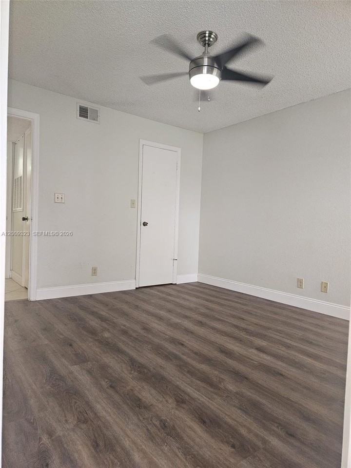 3200 N Palm Aire Dr #3200 - Photo 6 of 7