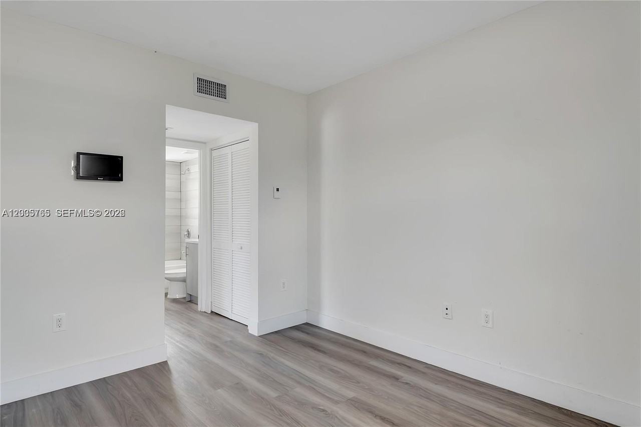 5902 Ne 18th Ave #5902 - Photo 4 of 7
