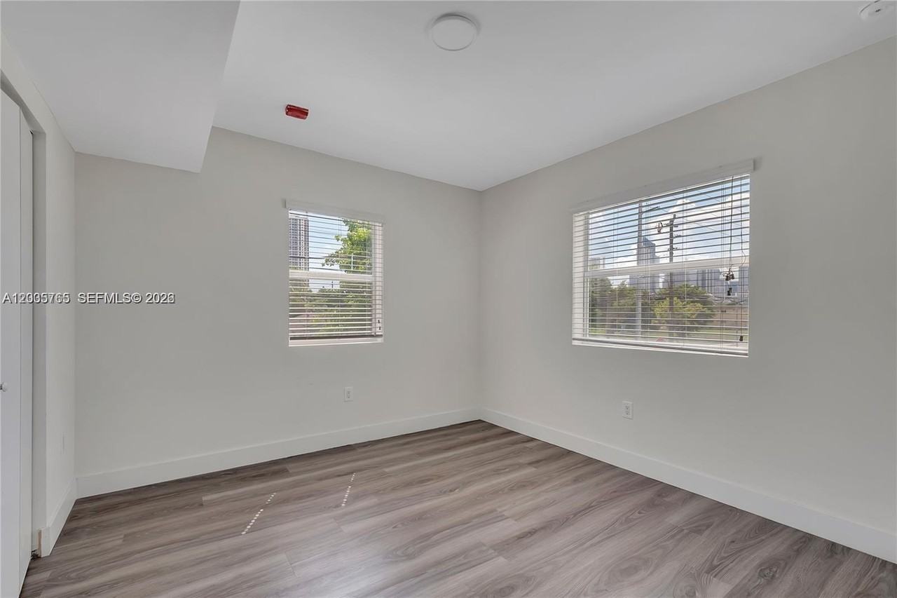 5902 Ne 18th Ave #5902 - Photo 5 of 7