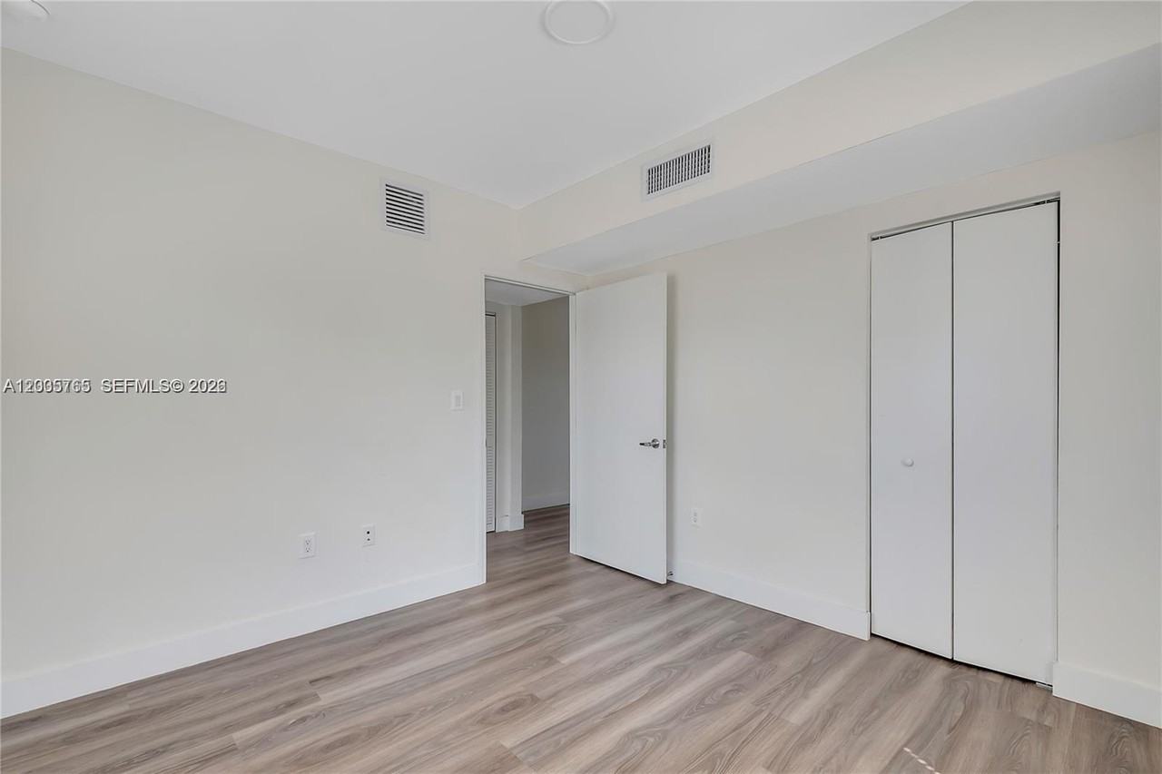 5902 Ne 18th Ave #5902 - Photo 6 of 7