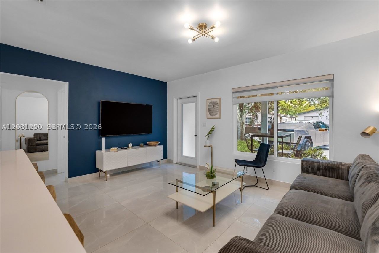 627 Sw 7th Ave - Photo 7 of 29