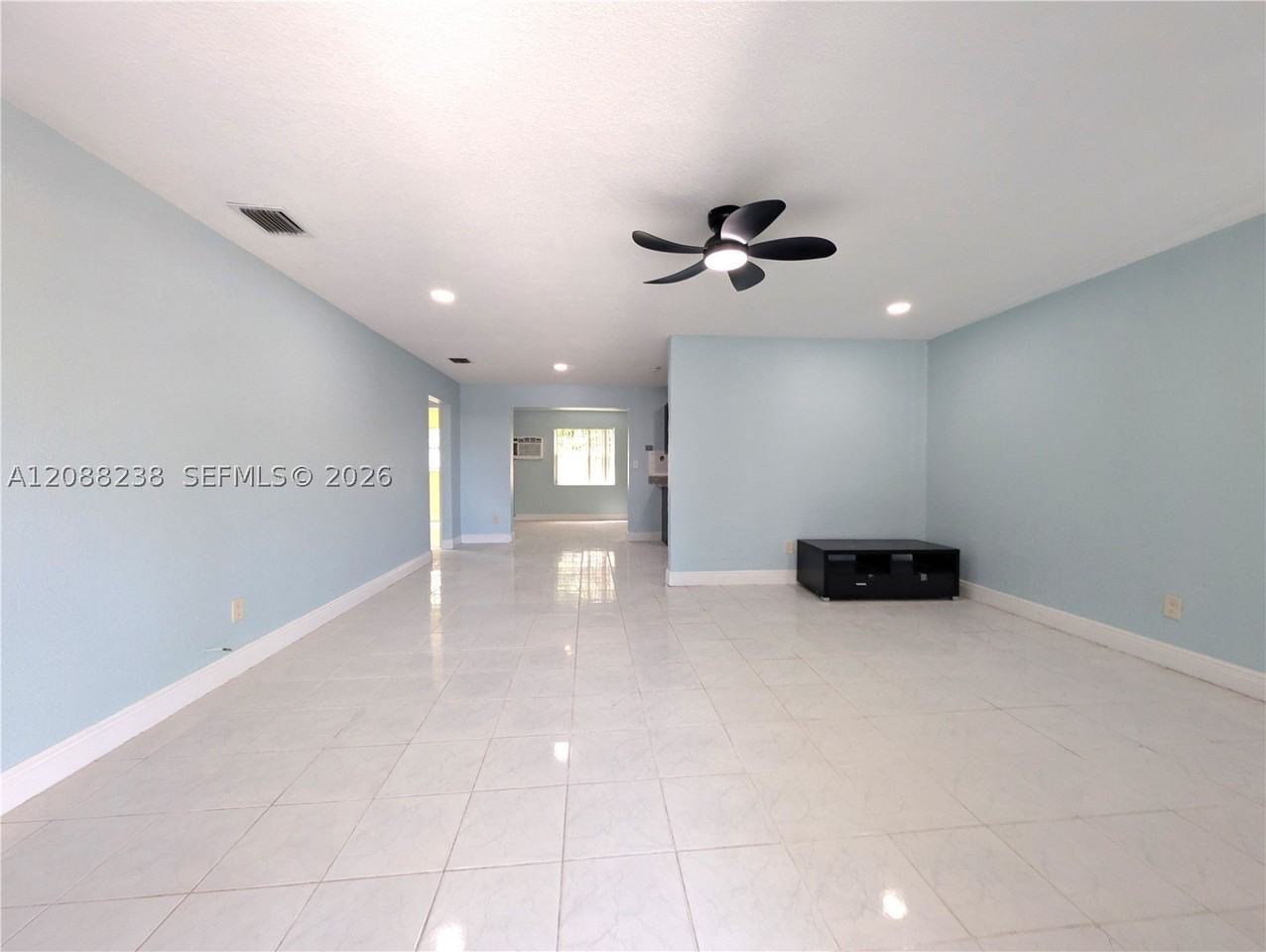2912 Sunshine Blvd - Photo 3 of 24