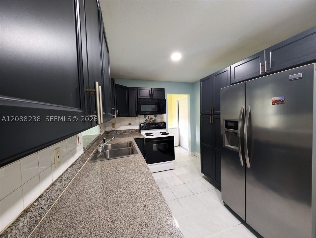 2912 Sunshine Blvd - Photo 6 of 24