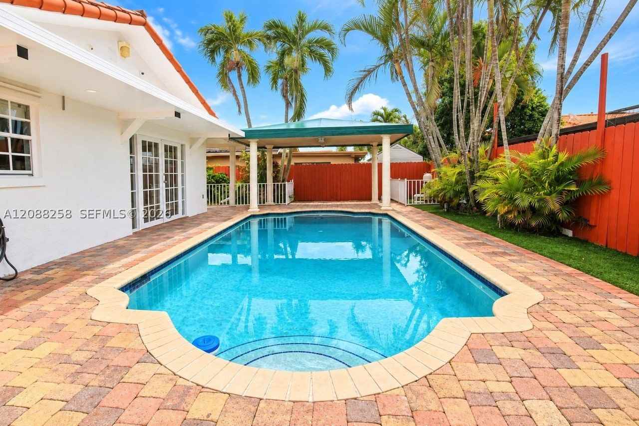 14590 Sw 51st St #0 - Photo 6 of 25