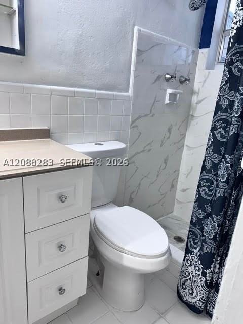 1281 Ne 210th Ter #B - Photo 6 of 7