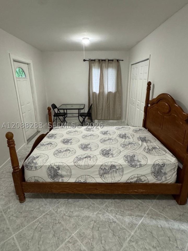 1281 Ne 210th Ter #B - Photo 7 of 7