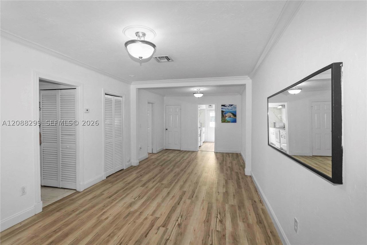 2530 Sw 27th St #2530 - Photo 2 of 21