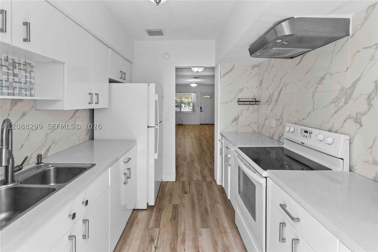 2530 Sw 27th St #2530 - Photo 5 of 21