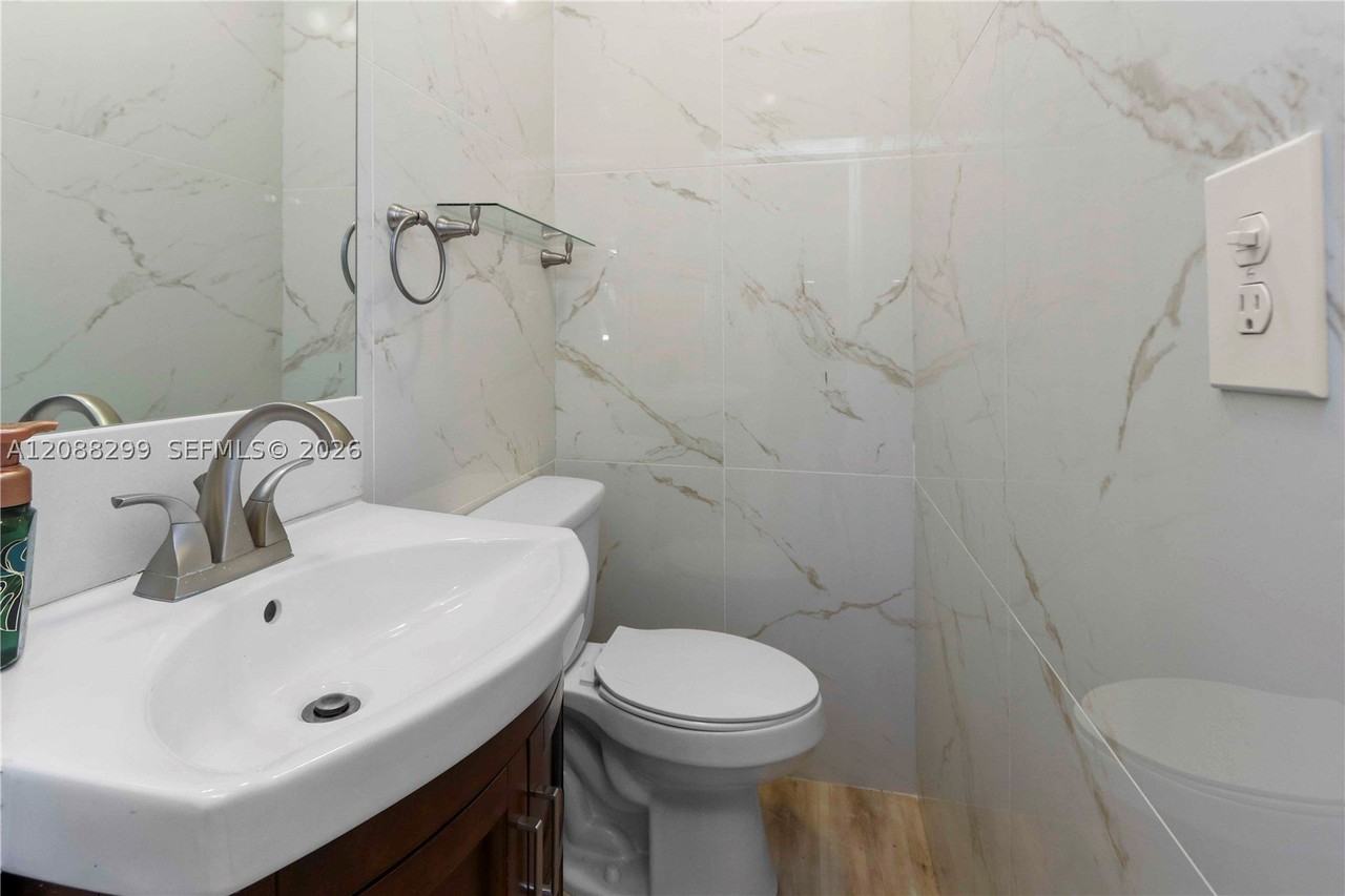2530 Sw 27th St #2530 - Photo 6 of 21