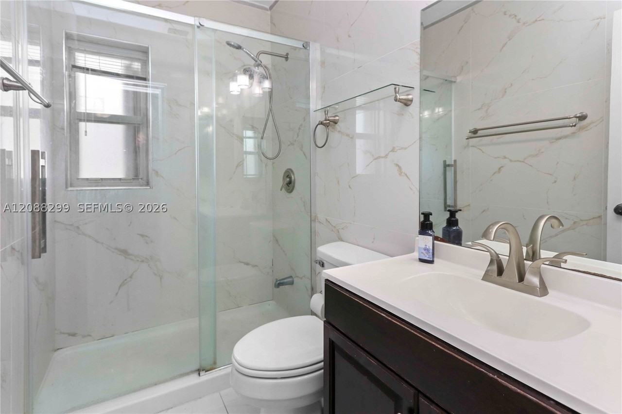 2530 Sw 27th St #2530 - Photo 7 of 21