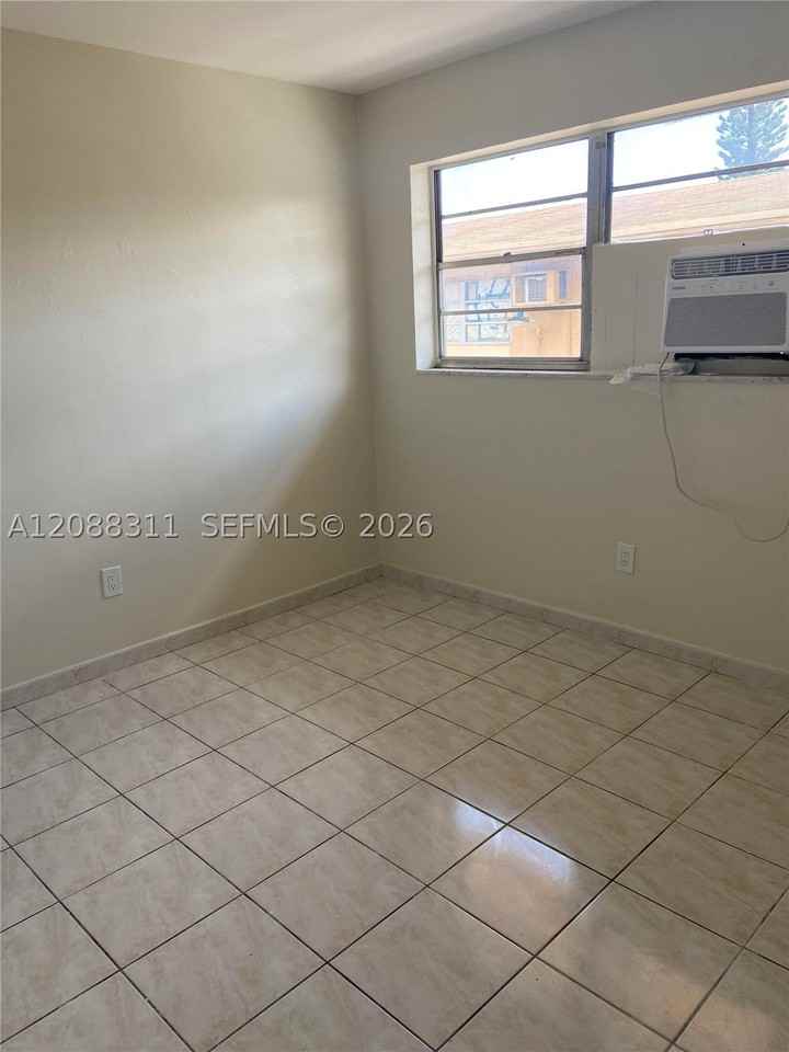 1836 Nw 22nd Ct #6 - Photo 5 of 5