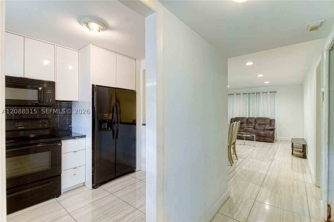 5160 Sw 40th Ave #4D - Photo 2 of 18