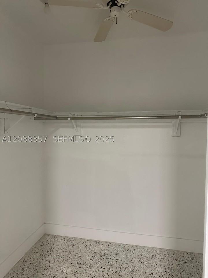 822 Sw 6th St #1 - Photo 7 of 26