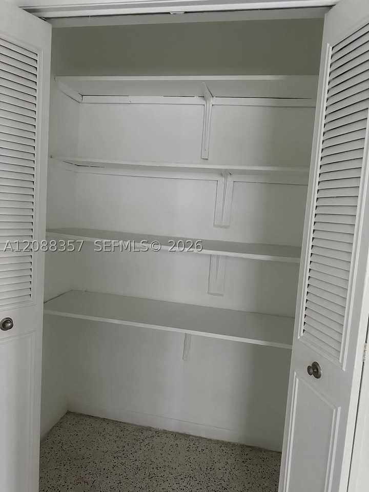 822 Sw 6th St #1 - Photo 6 of 23