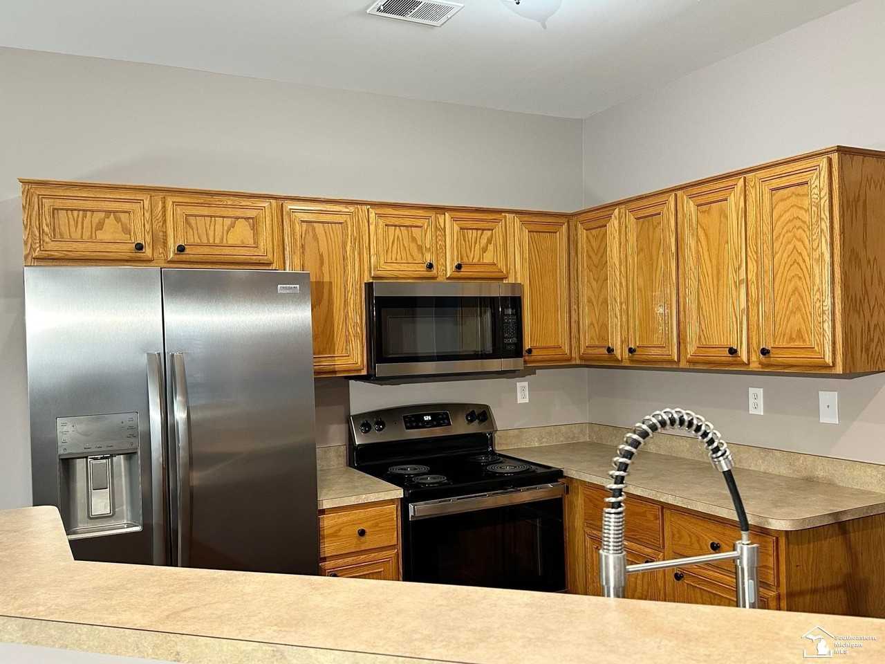 20003 Hidden Oaks Dr - Photo 5 of 24