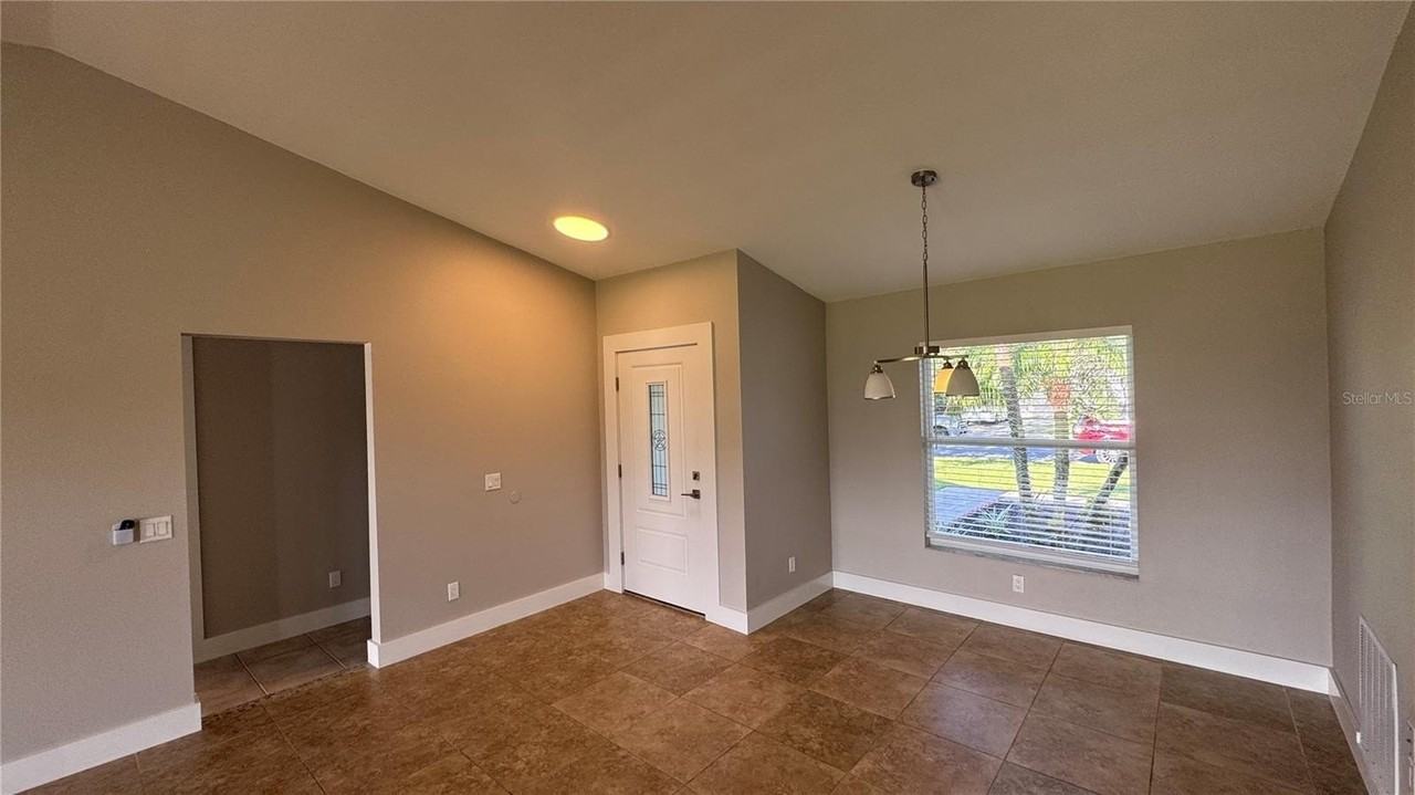 11728 Shirburn Cir - Photo 6 of 32