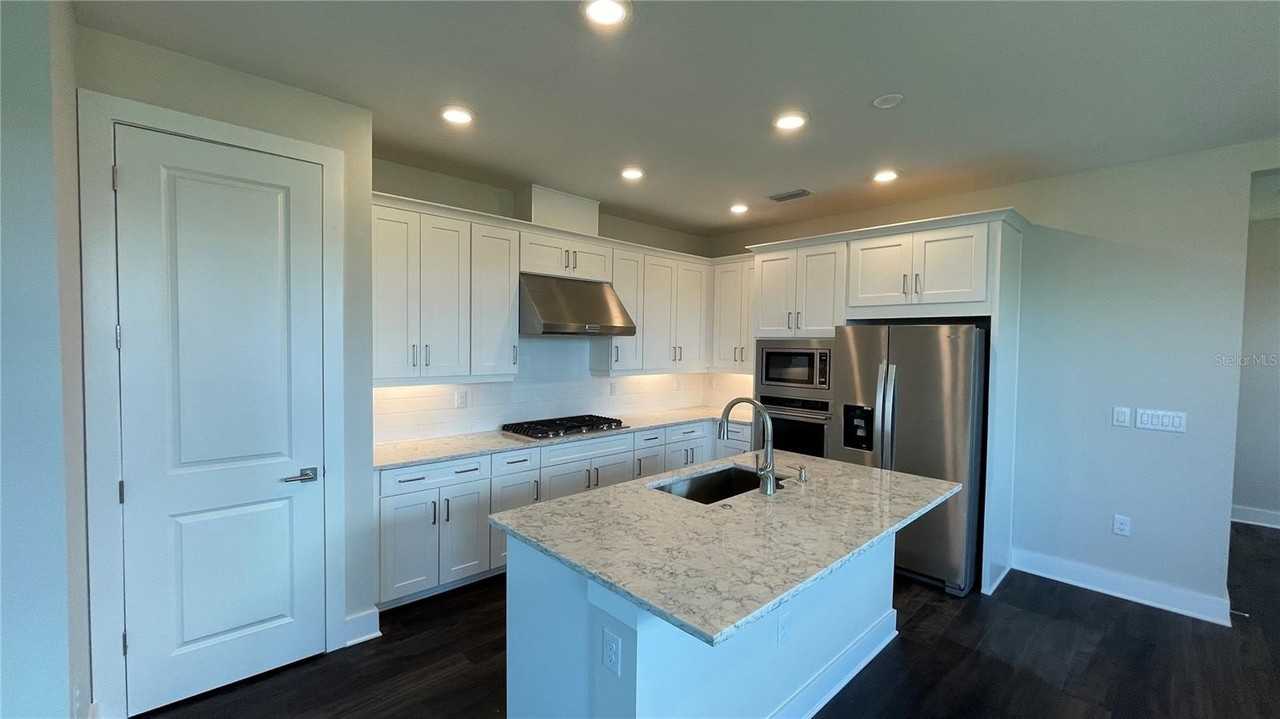 18519 Dayspring Pl - Photo 3 of 26