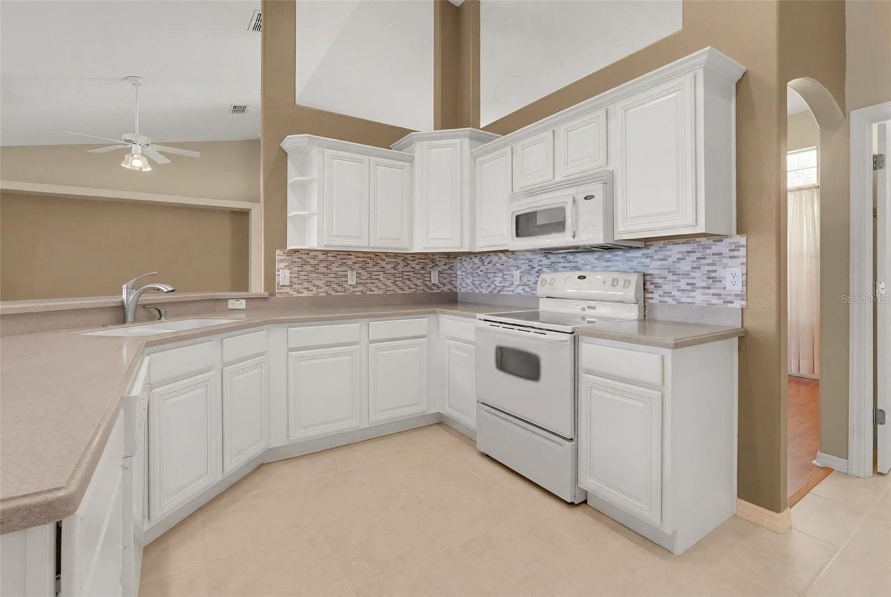 932 Cornell Ave - Photo 5 of 36