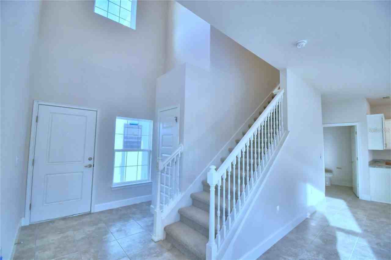 906 Sofia Ln - Photo 4 of 37