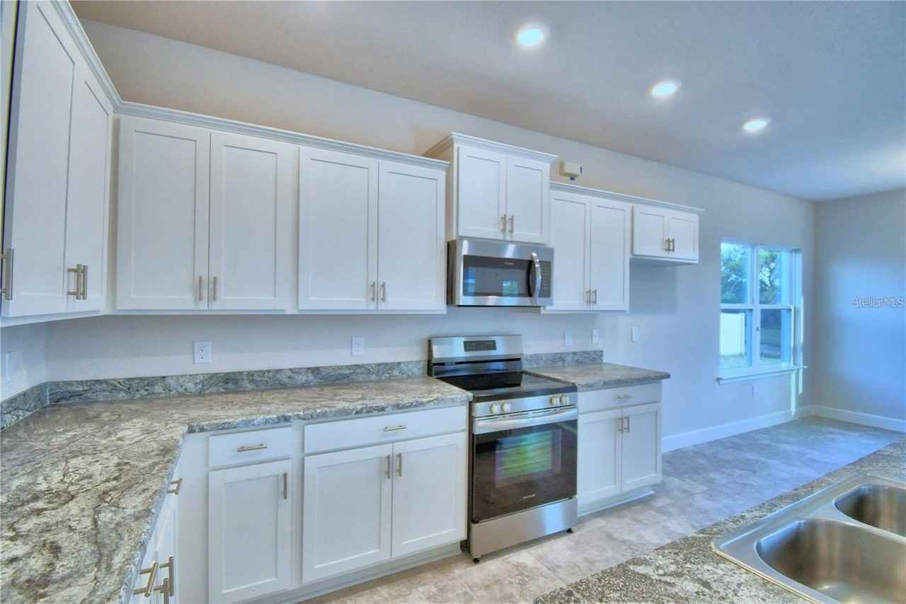 906 Sofia Ln - Photo 7 of 37