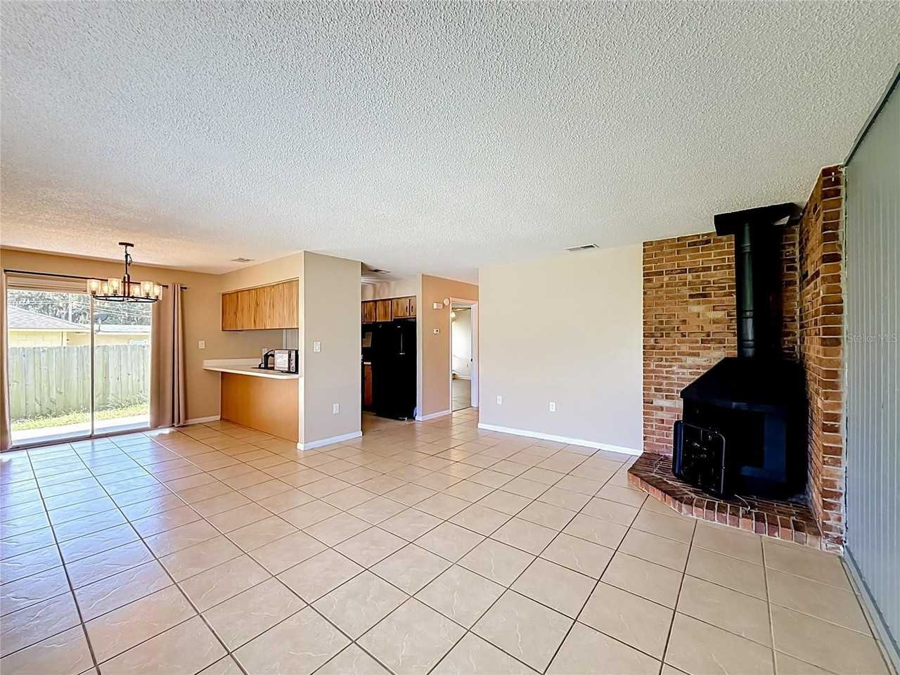 4050 Se 20th Ct #A - Photo 6 of 31
