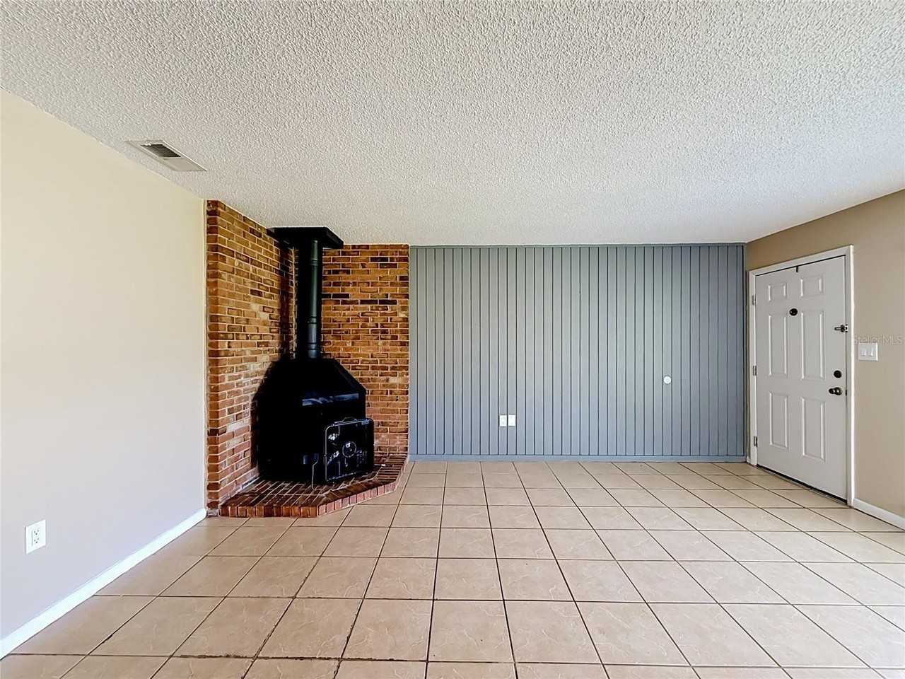 4050 Se 20th Ct #A - Photo 7 of 31