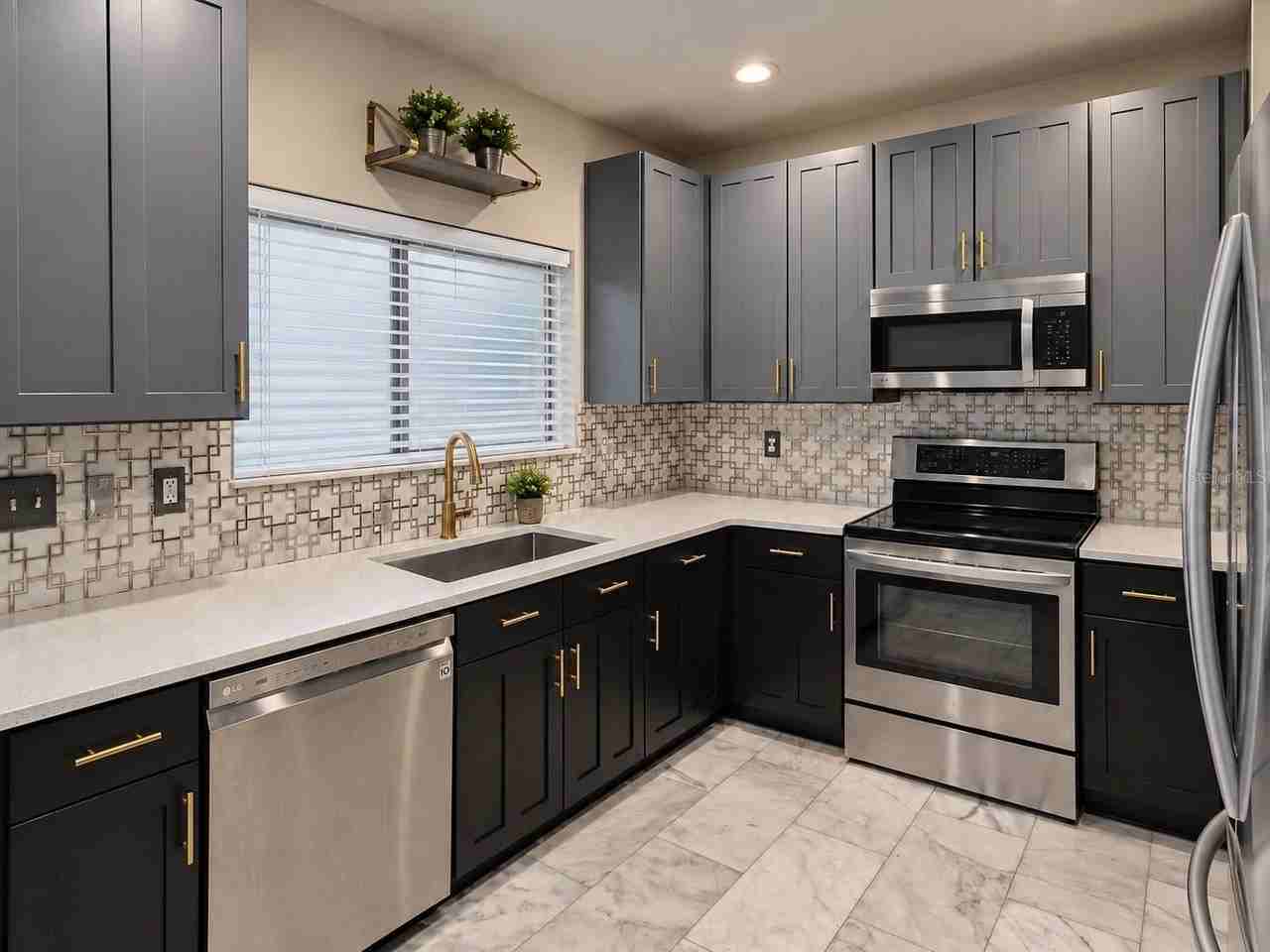 30039 Mossbank Dr - Photo 4 of 23