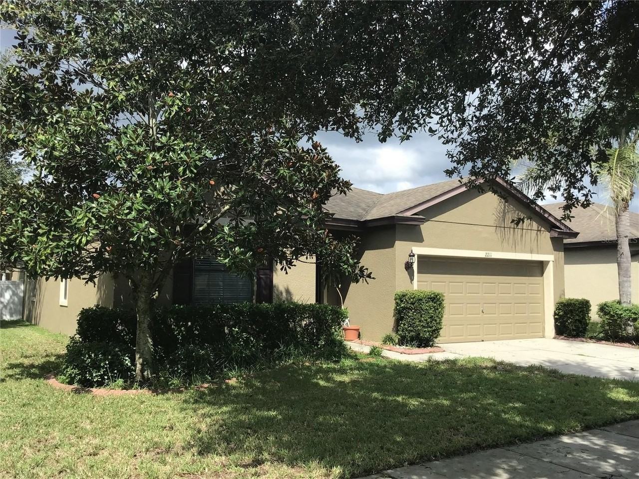 2211 Landside Dr - Photo 2 of 14