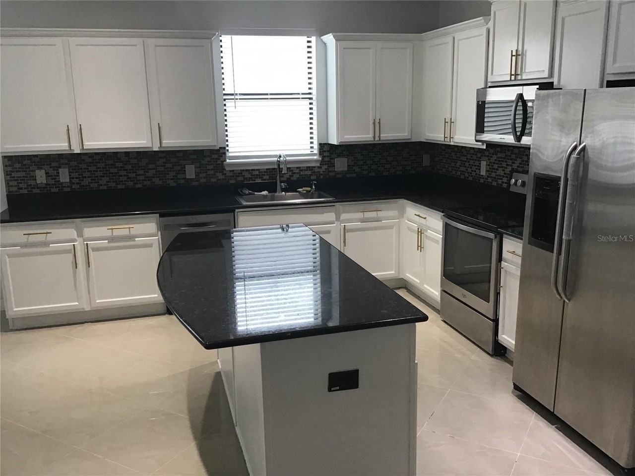 2211 Landside Dr - Photo 5 of 14