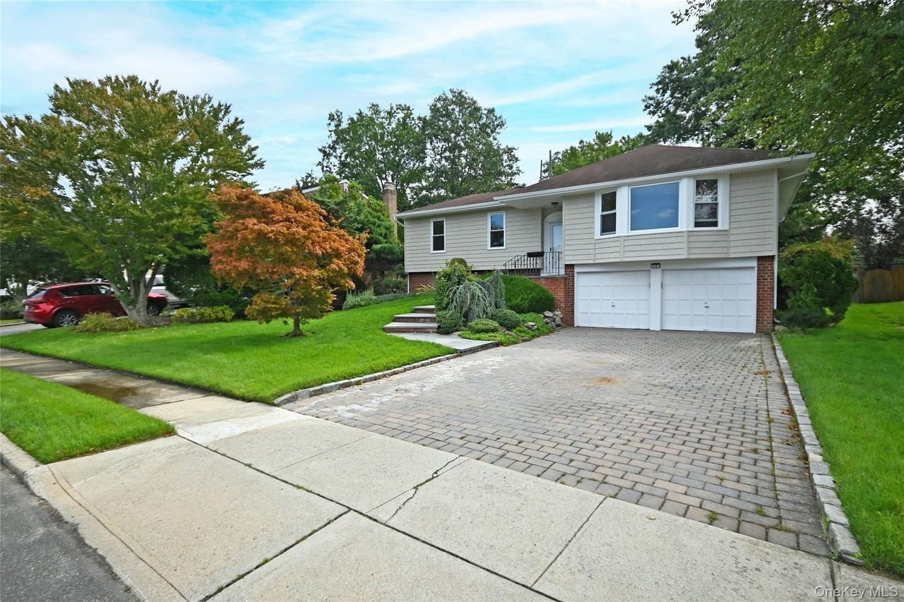 19 Carriage Rd - Photo 3 of 34
