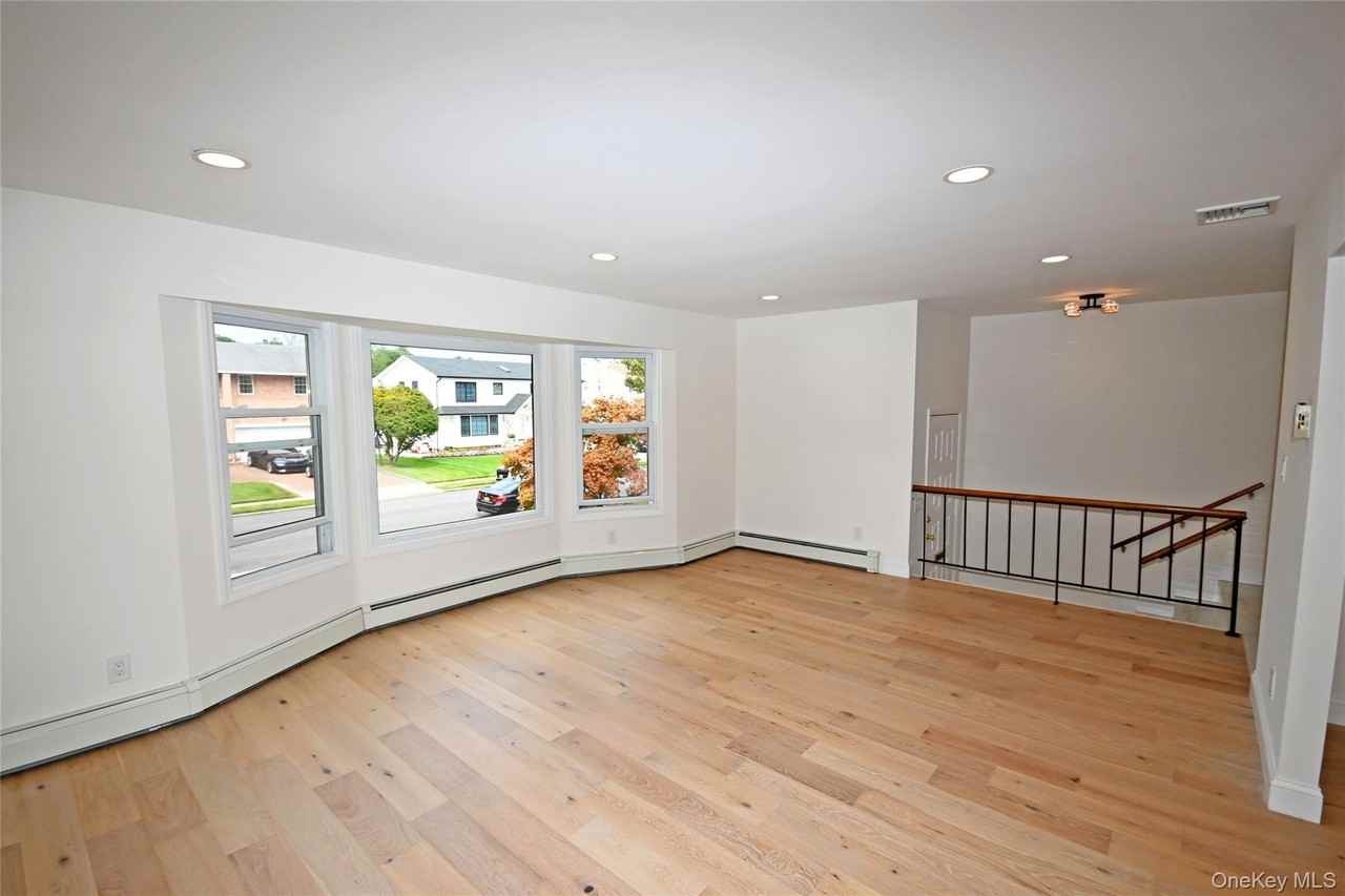 19 Carriage Rd - Photo 5 of 34