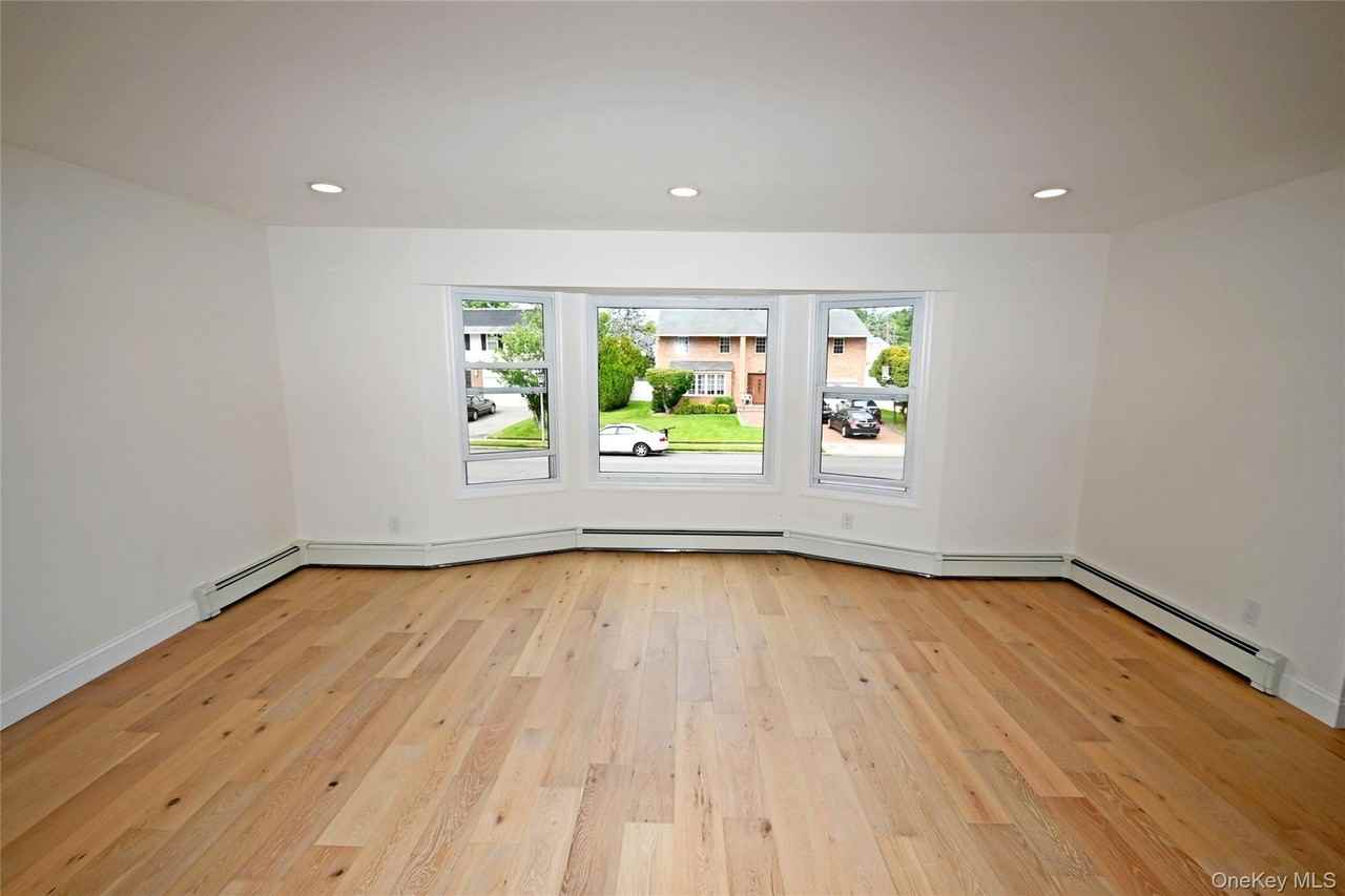 19 Carriage Rd - Photo 6 of 34