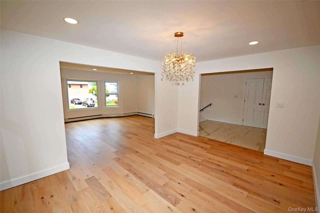 19 Carriage Rd - Photo 7 of 34