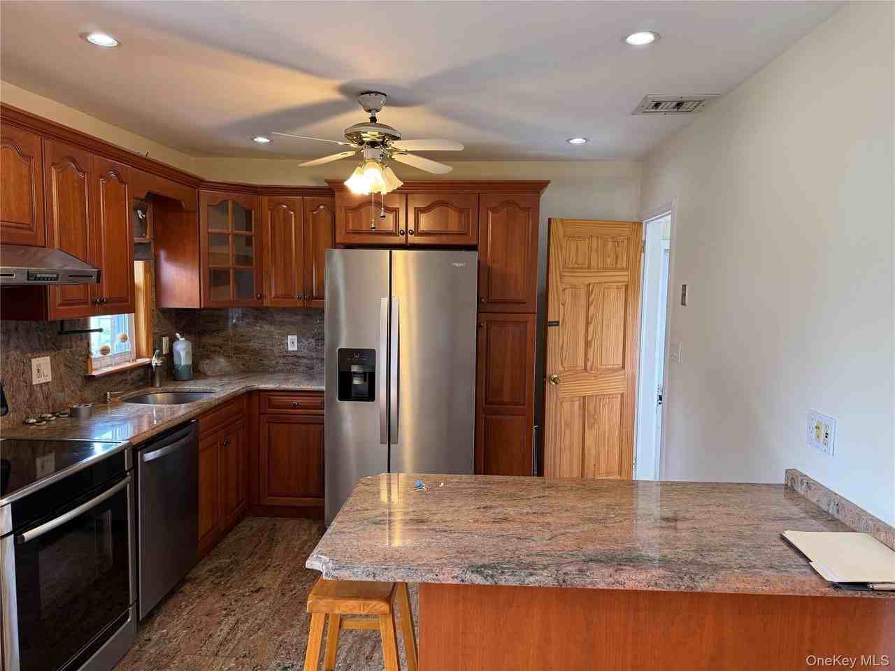99 East St - Photo 4 of 14