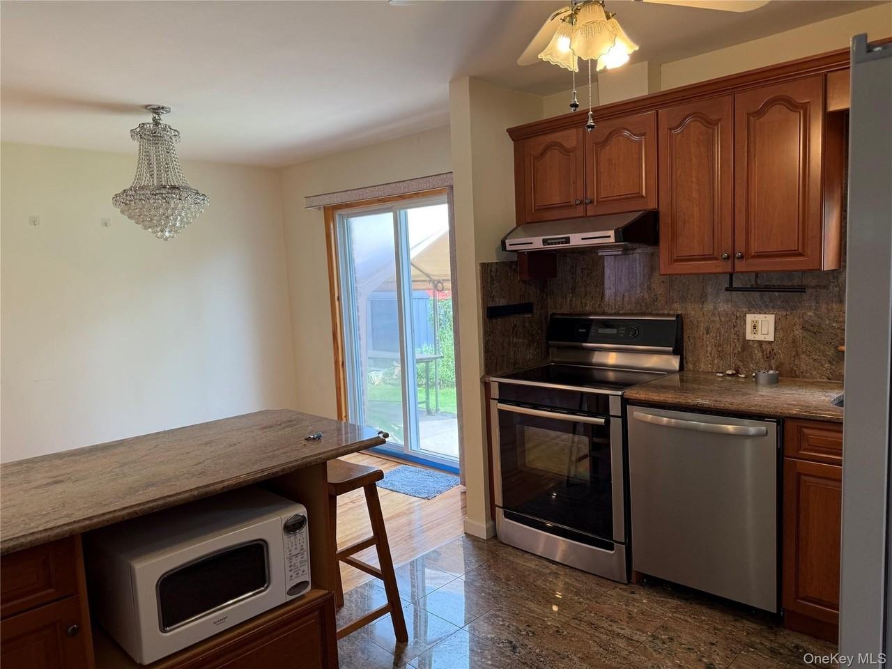 99 East St - Photo 5 of 14