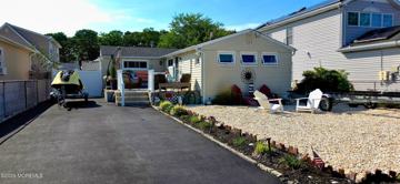 featured image of 4 Cedar Crest Dr