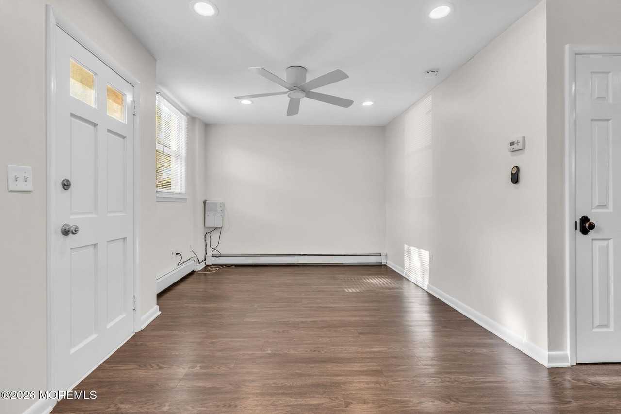 1411 3rd Ave #C - Photo 5 of 21