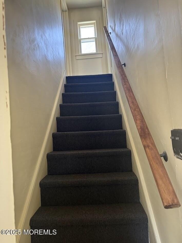 624 Main St - Photo 3 of 12