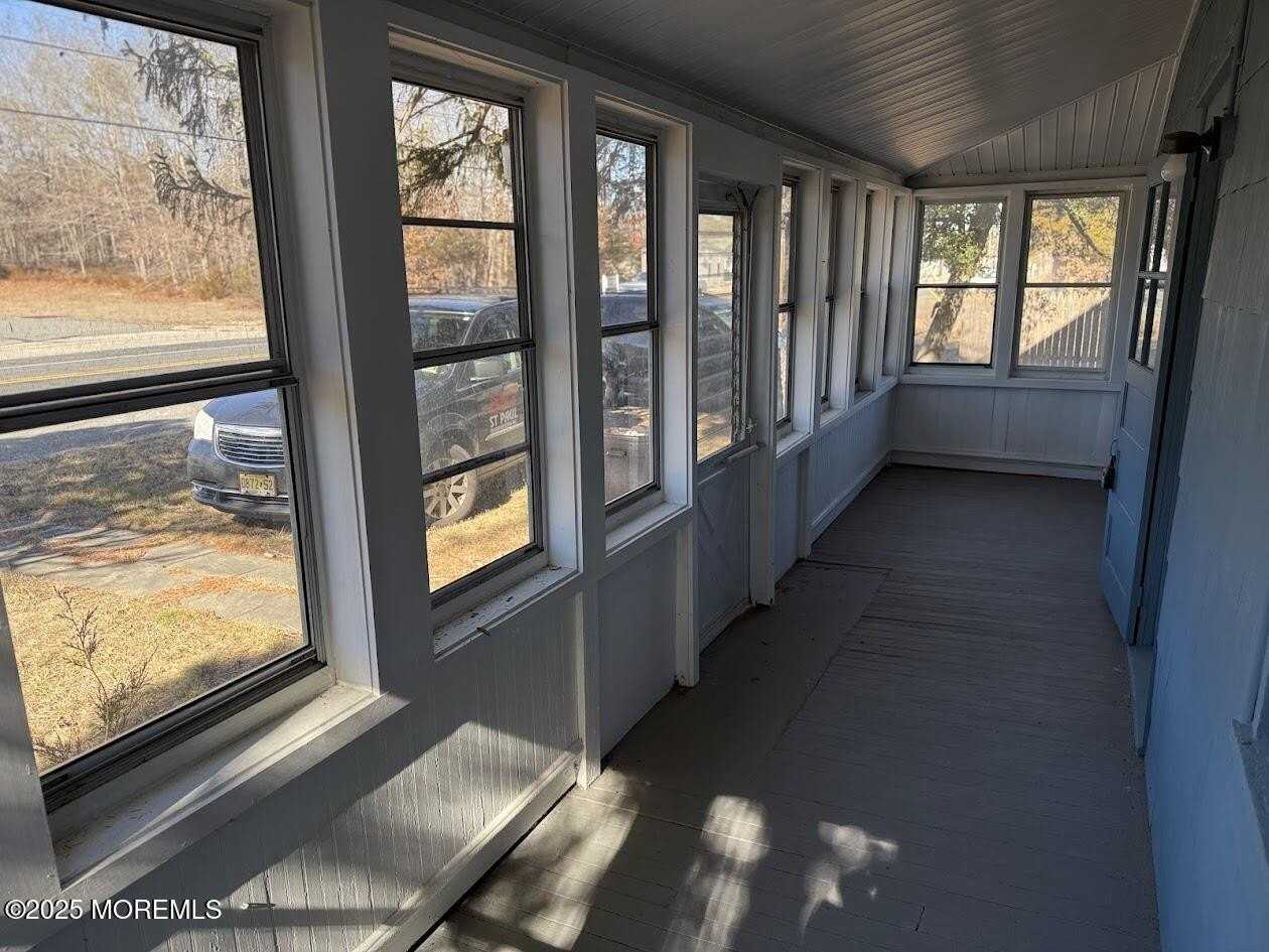 624 Main St - Photo 5 of 12