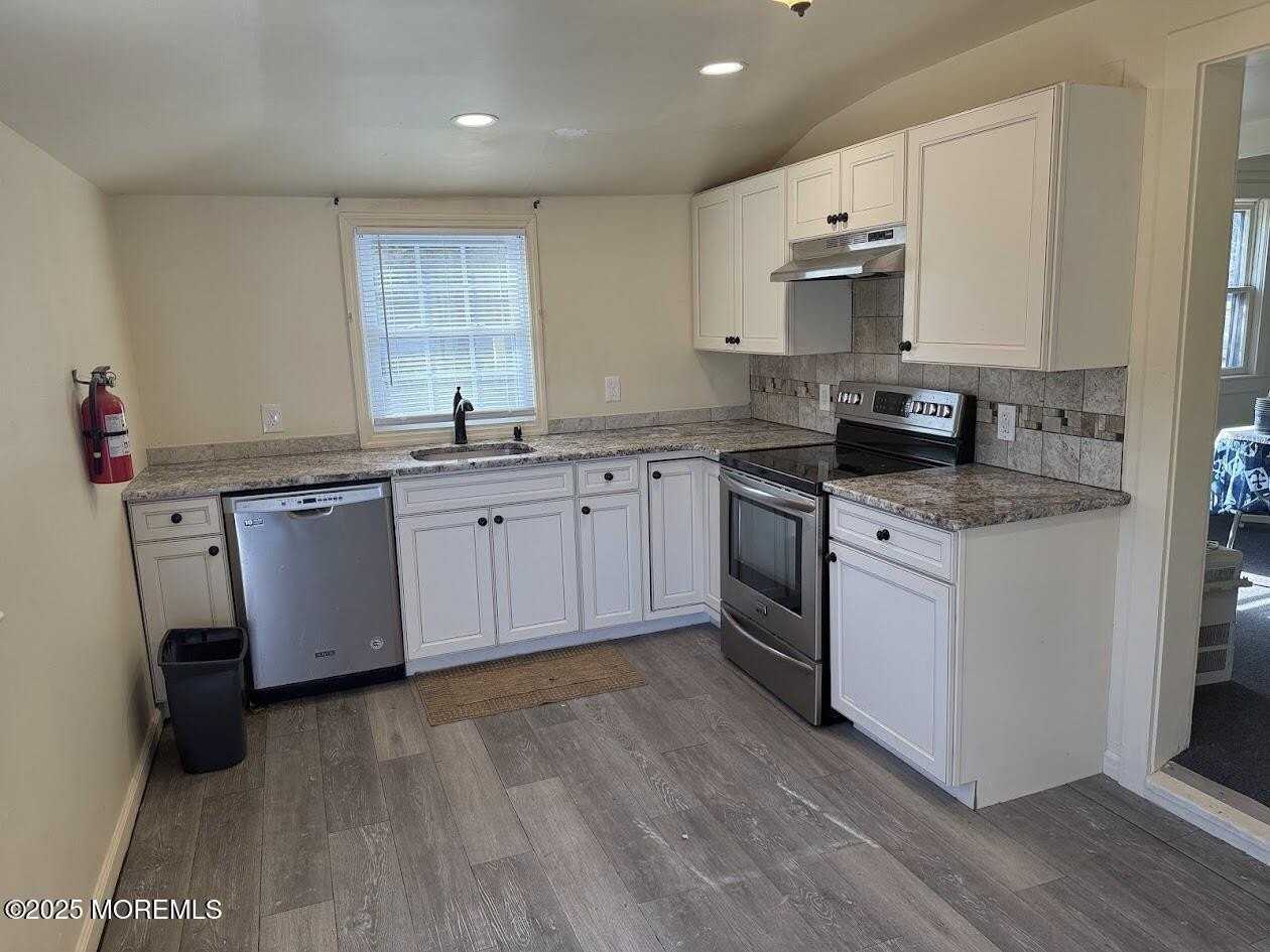 624 Main St - Photo 7 of 12