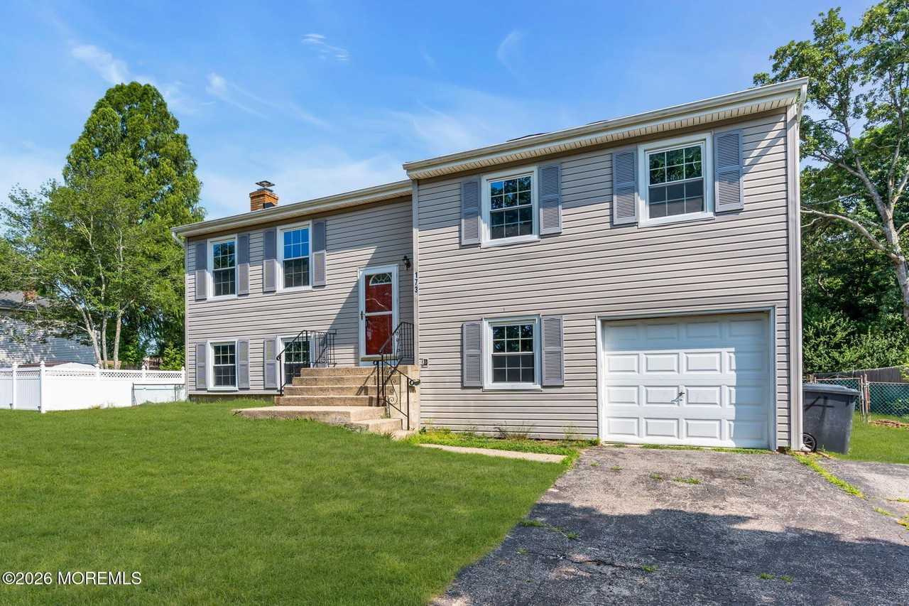 173 Stowe St - Photo 2 of 50