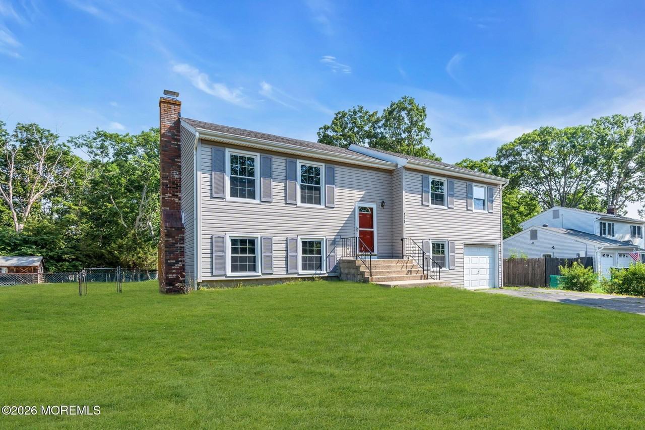 173 Stowe St - Photo 3 of 50