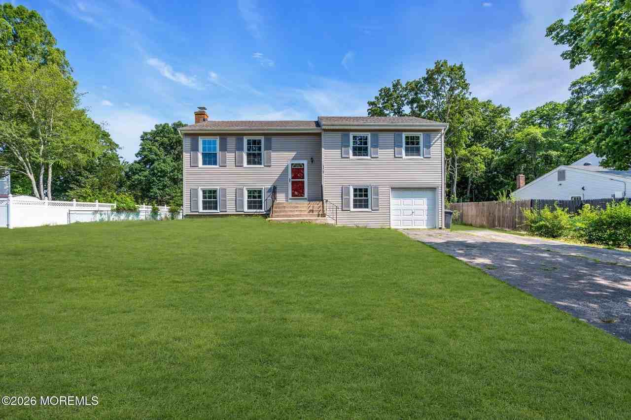 173 Stowe St - Photo 4 of 50