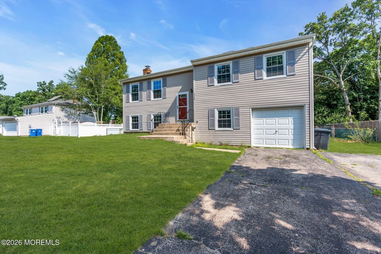 173 Stowe St - Photo 7 of 50