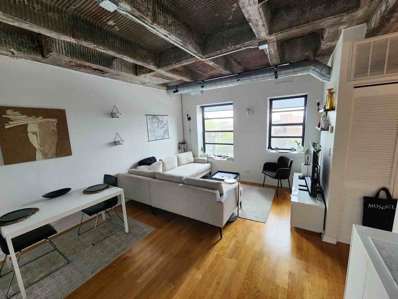 3150 N Sheffield Ave #507 - Photo 3 of 13