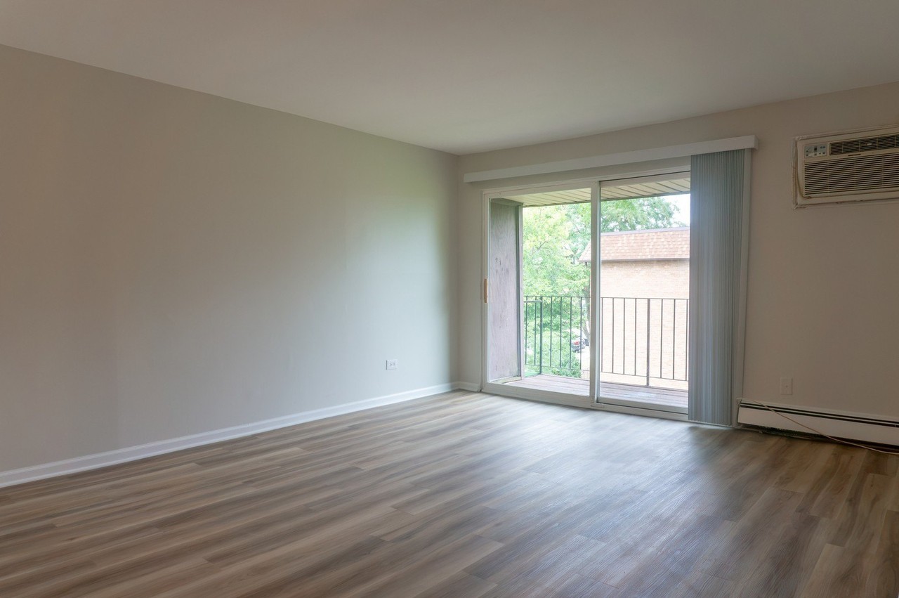 720 Hill Dr #304 - Photo 5 of 12
