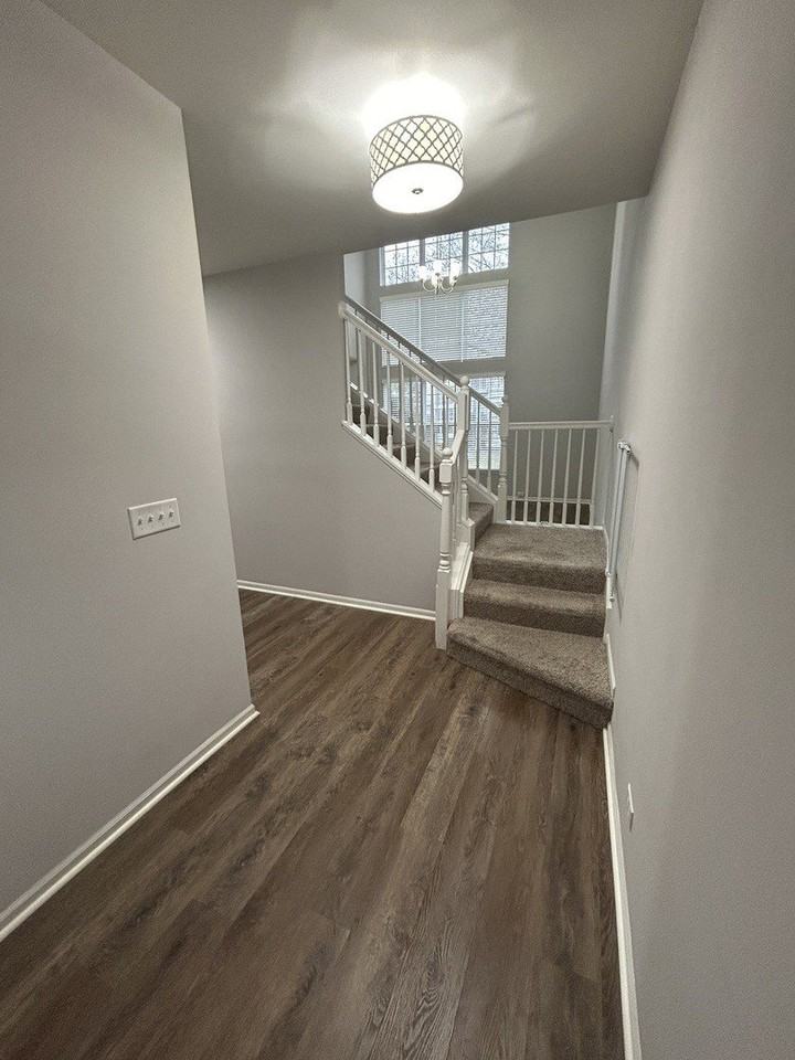 709 Riding Ln - Photo 2 of 11