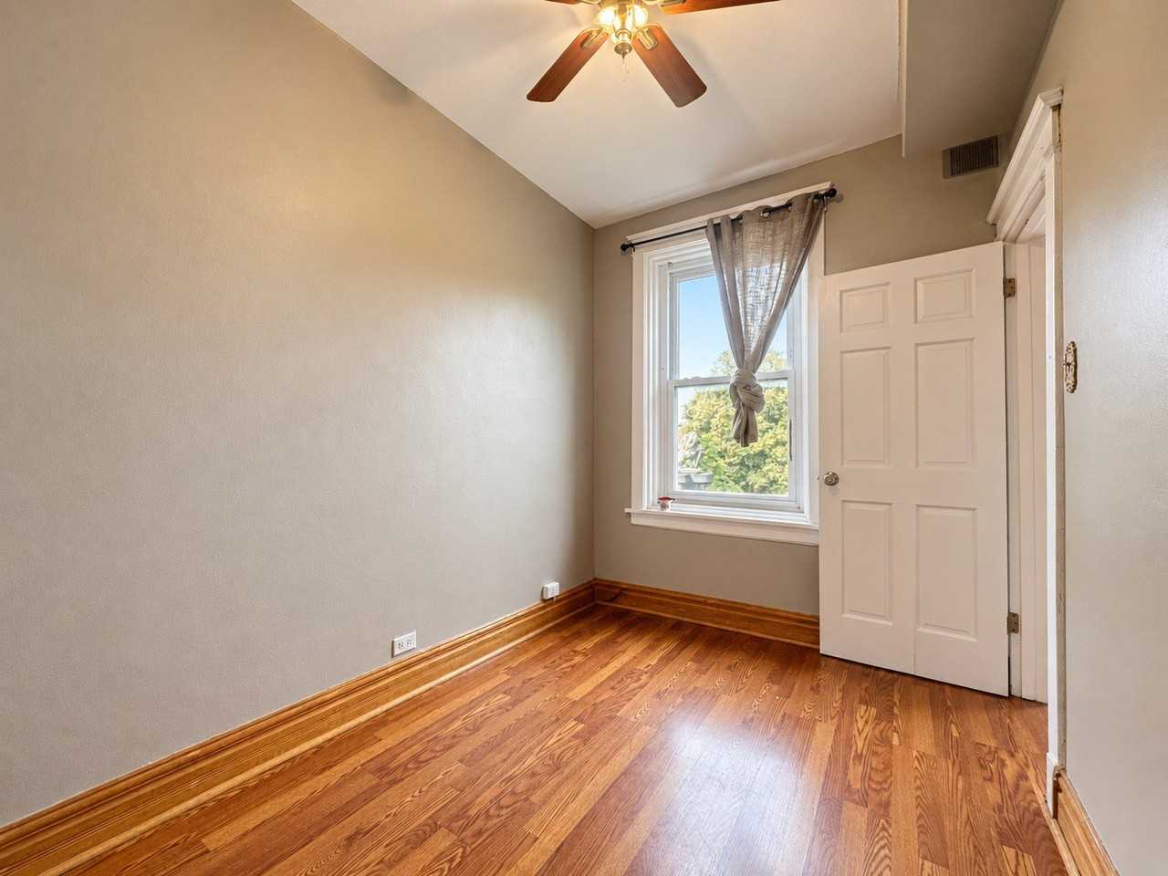 3347 S Emerald Ave #2 - Photo 4 of 13