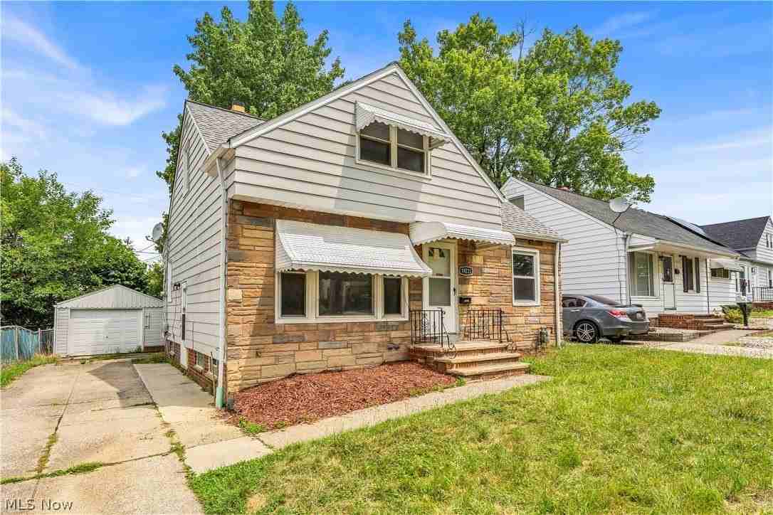 19233 Stafford Ave - Photo 2 of 22