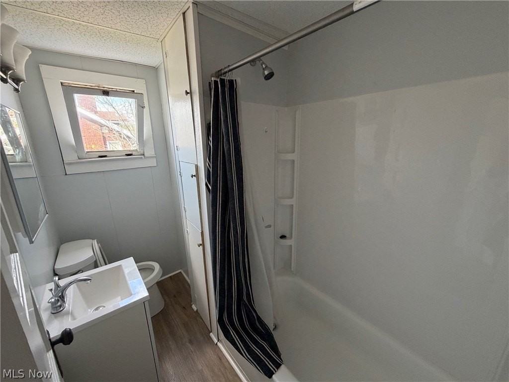 1103 Walnut Ave Ne #4 - Photo 4 of 5